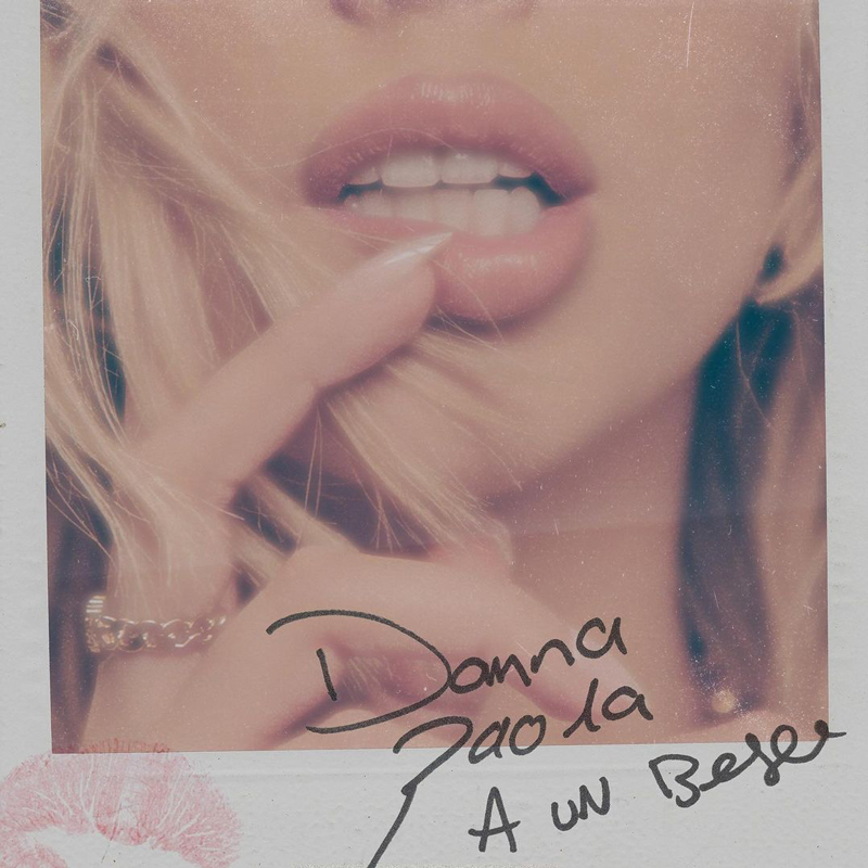 Danna Paola está a un beso, nuevo single