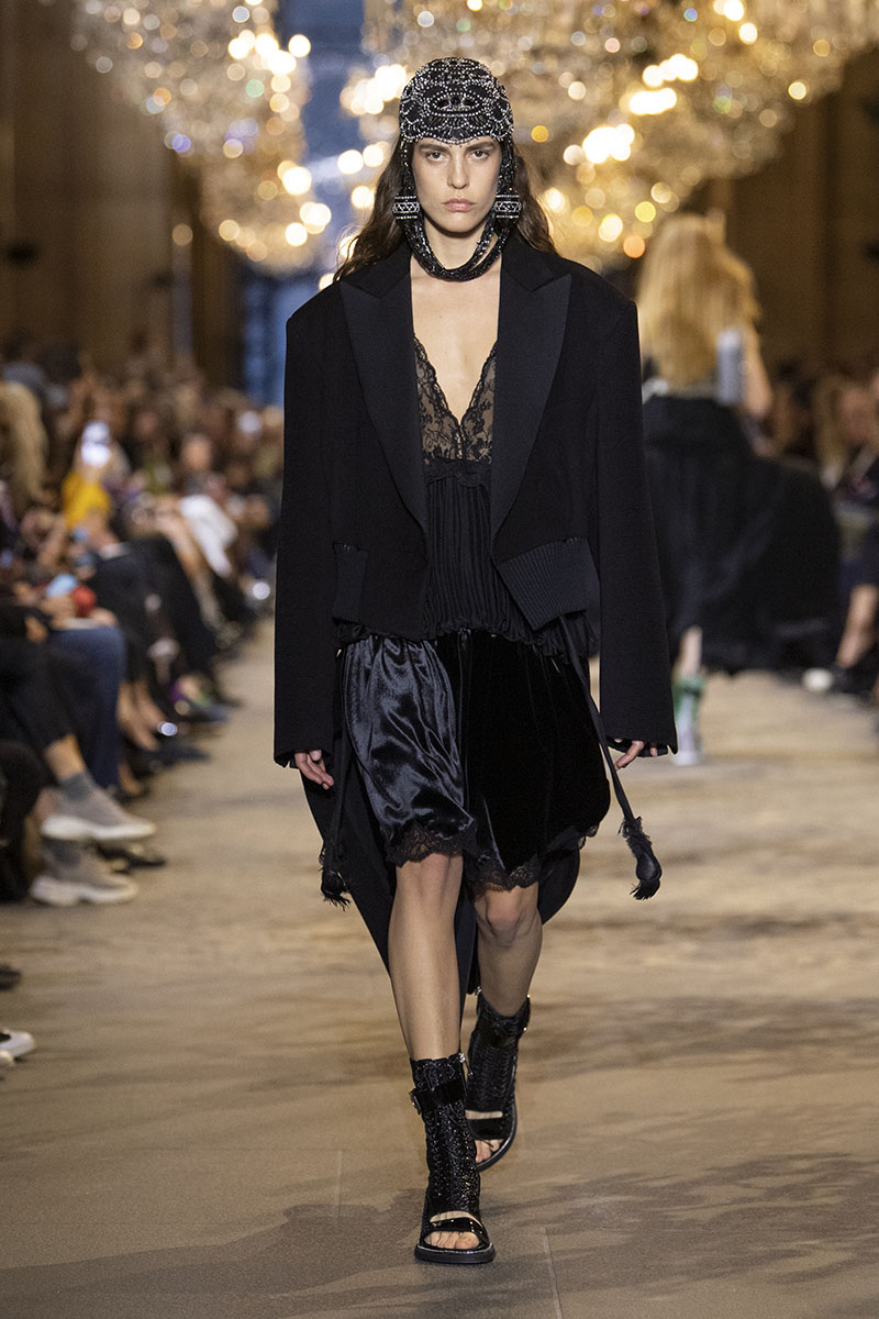 nueva colección Nicolas Ghesquière primavera-verano 2022 Paris Fashion Week