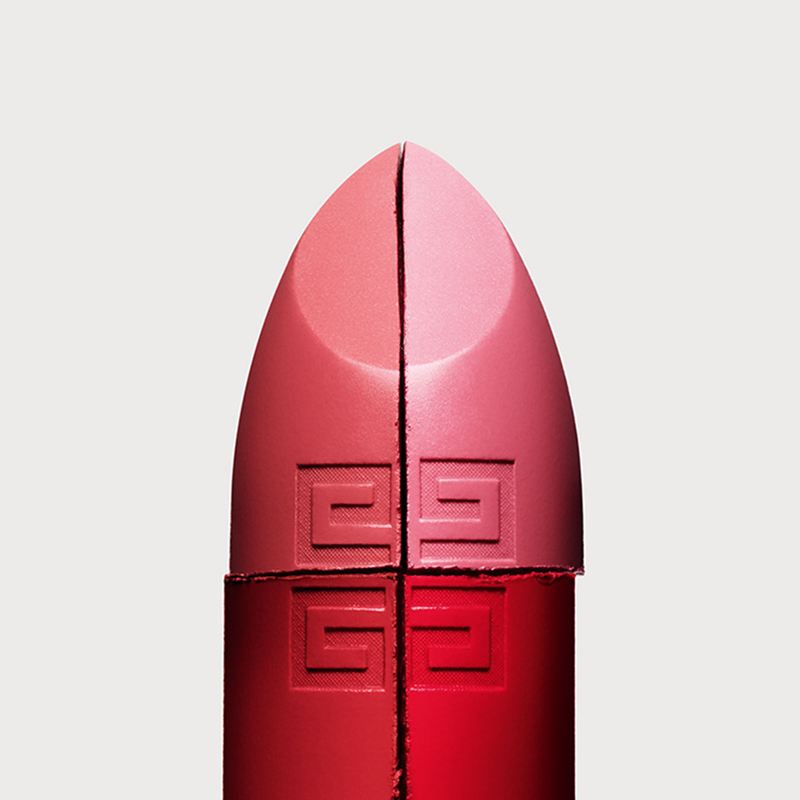 Los labios rojos de Martina Cariddi son de Givenchy