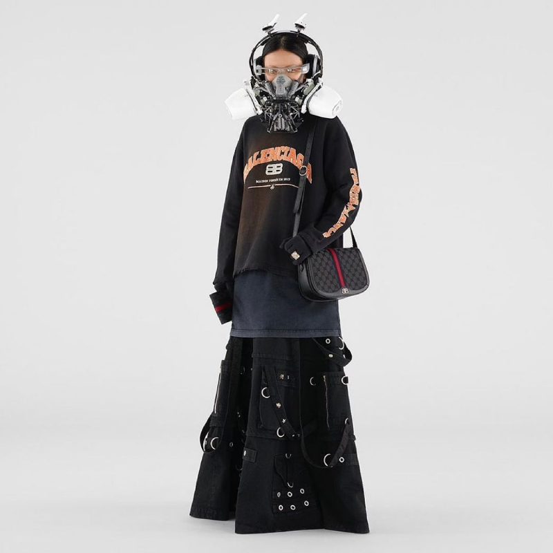 Ikeuchi Hiroto crea máscaras cibernéticas para Balenciaga