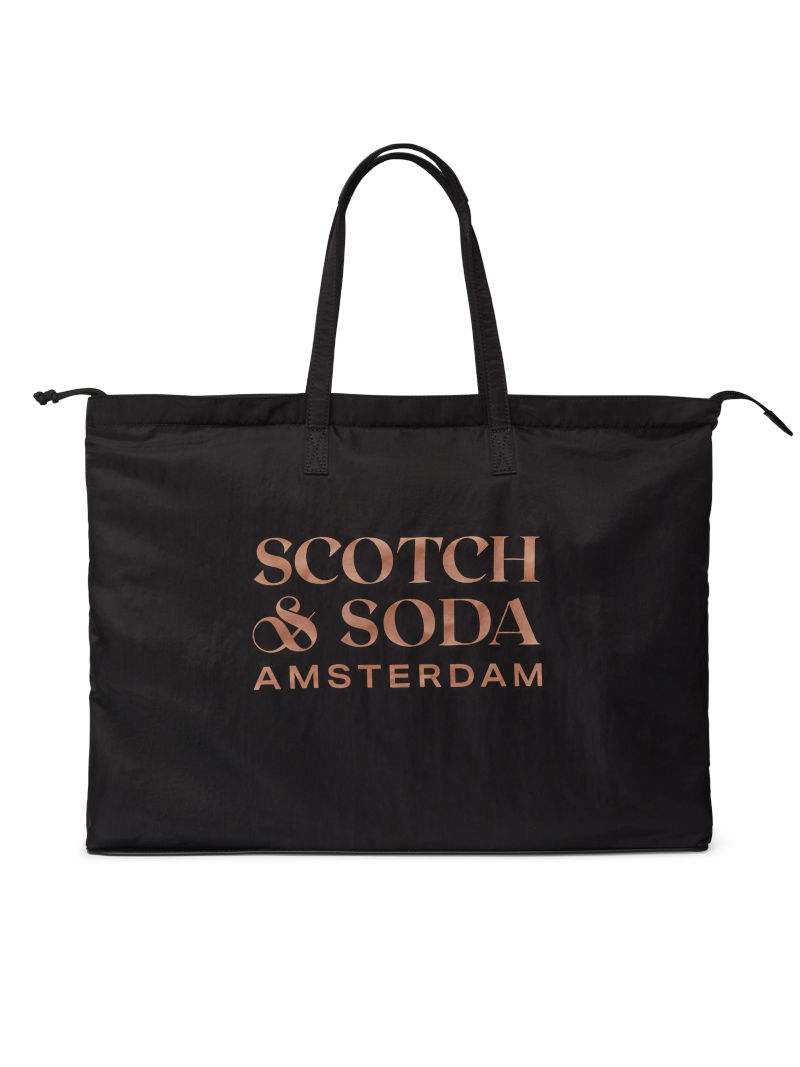 Scotch & Soda se recicla con una nueva línea de bolsos