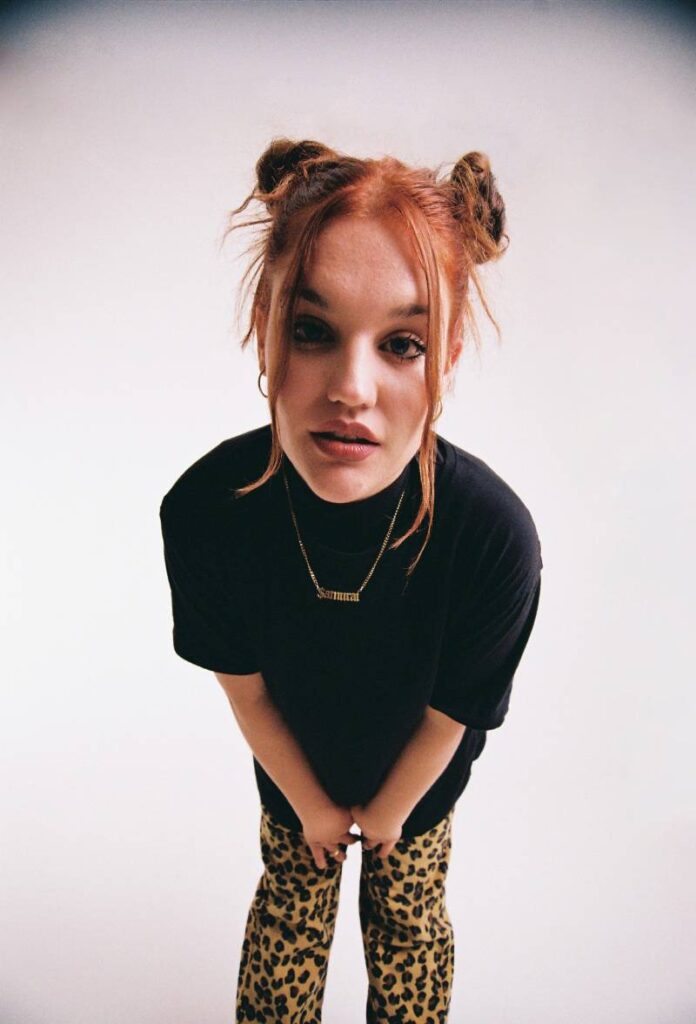 Samurai Singer Samuraï es la cantante y compositora revelación Aroa Lorente de 21 años