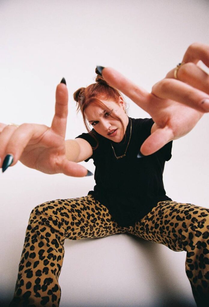 Samurai Singer Samuraï es la cantante y compositora revelación Aroa Lorente de 21 años