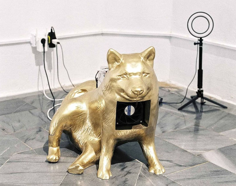 Madrid design Festival 2022, exposición Inferencias: un perro de minería Dog creado por Joel Blanco