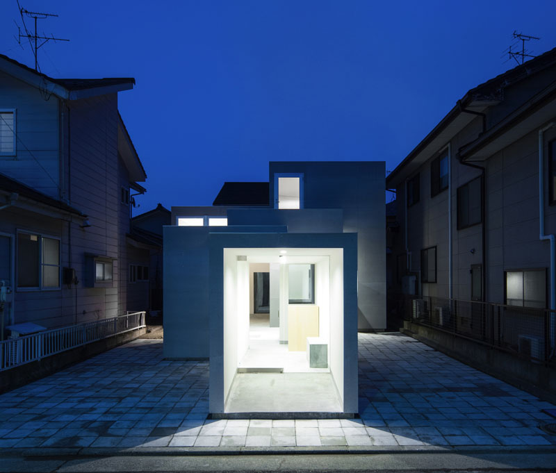 Mejores proyectos arquitectónicos viviendas 2021: una pequeña casa minimalista en un barrio de Niigata, Japón