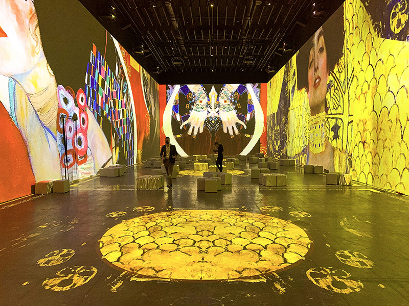 Klimt en el Matadero - vista de la instalación inmersiva de Klimt en el Matadero de Madrid