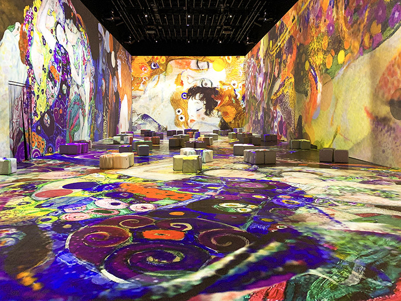 Klimt en el Matadero - vista de la instalación inmersiva de Klimt en el Matadero de Madrid