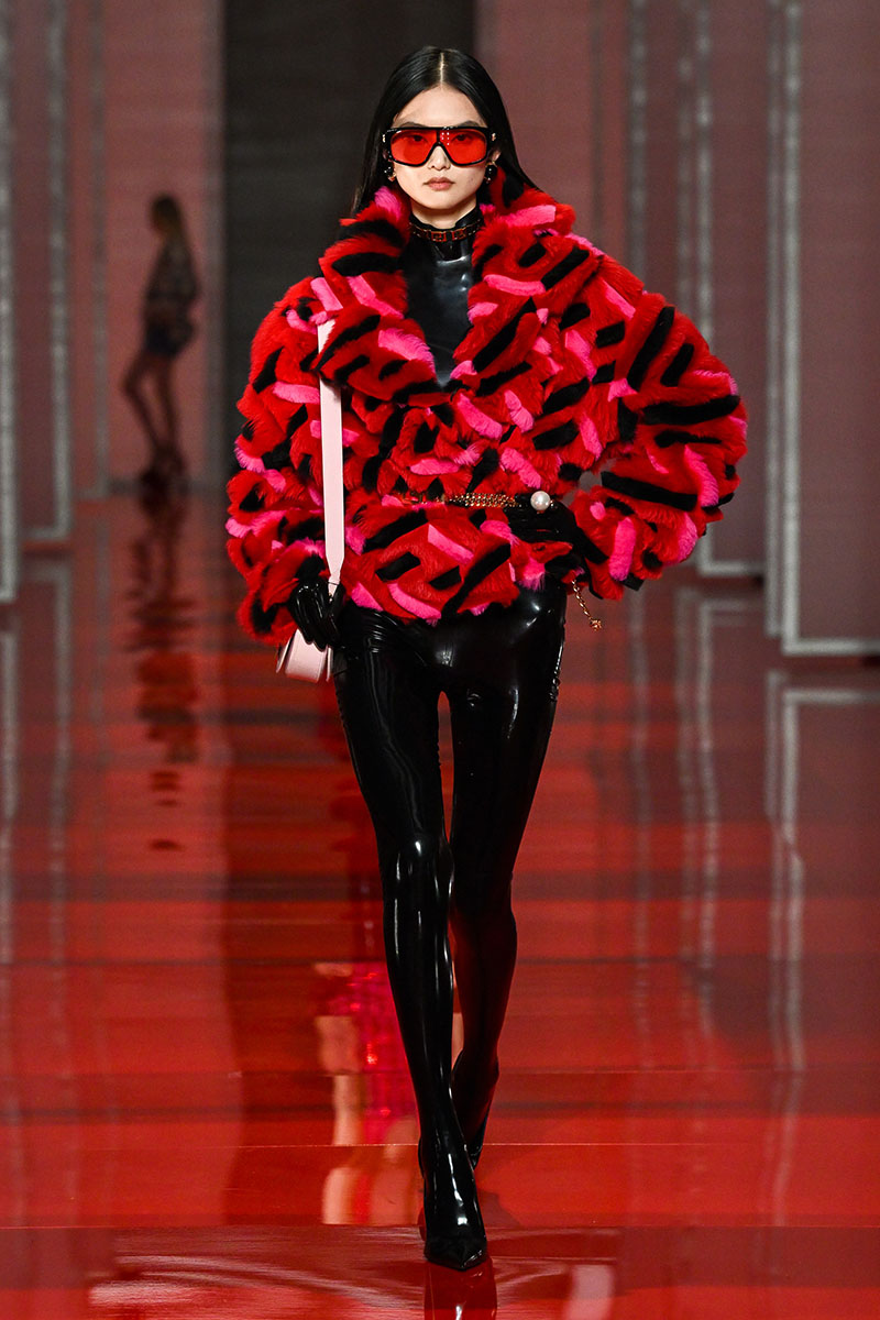 Desfile de moda Semana de la Moda de Milan hermanas Hadid moda de lujo