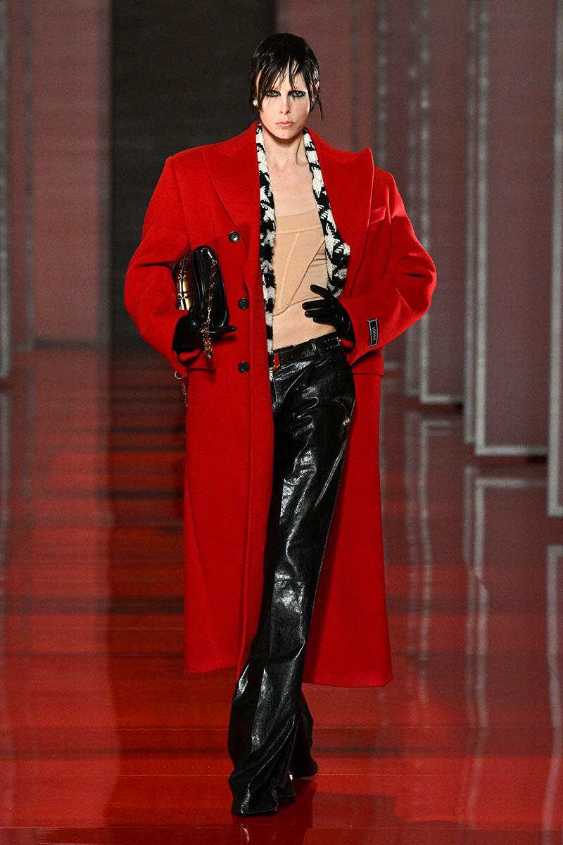 Desfile de moda Semana de la Moda de Milan hermanas Hadid moda de lujo