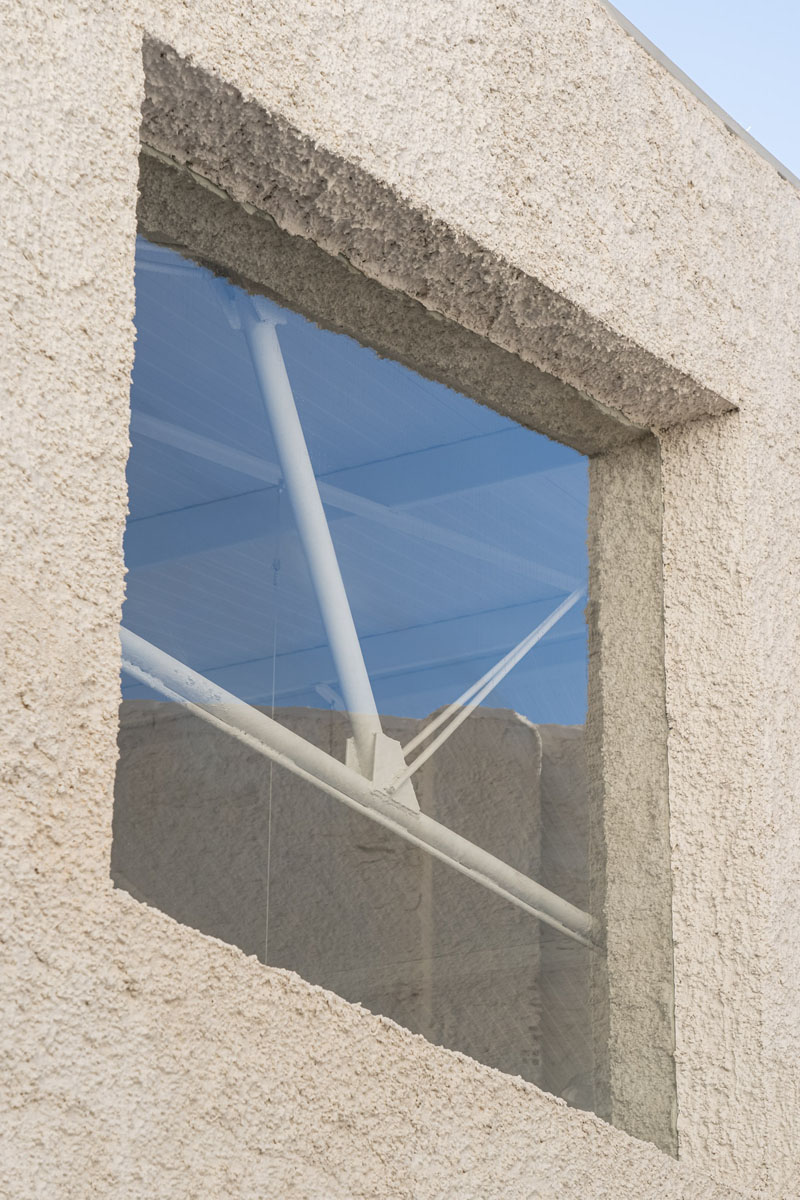 Burr arquitectura: Vivienda del escritor Juan Ramón Silva en Carabanchel. ventana que da al patio