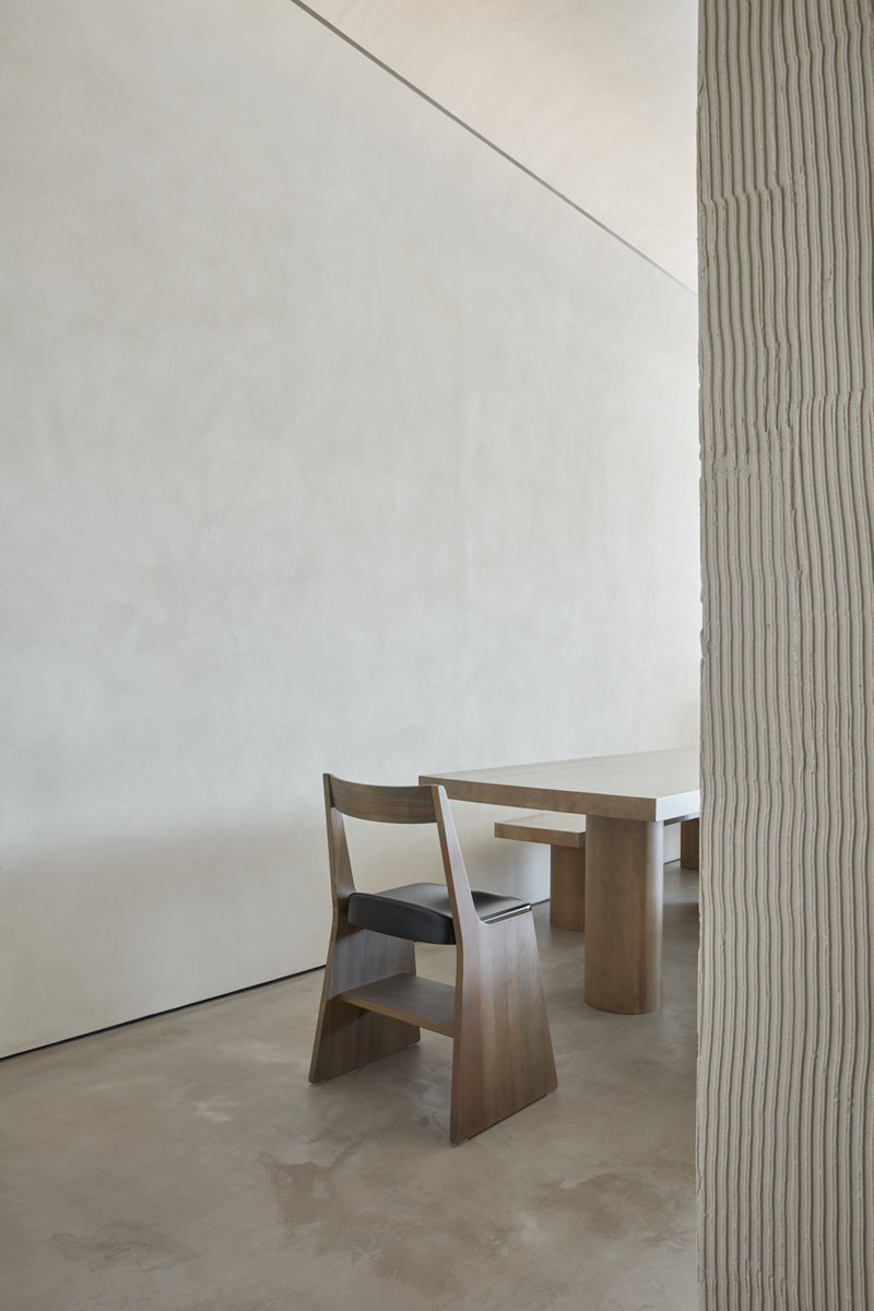 Cafetería Orijins: hermoso brutalismo minimalista