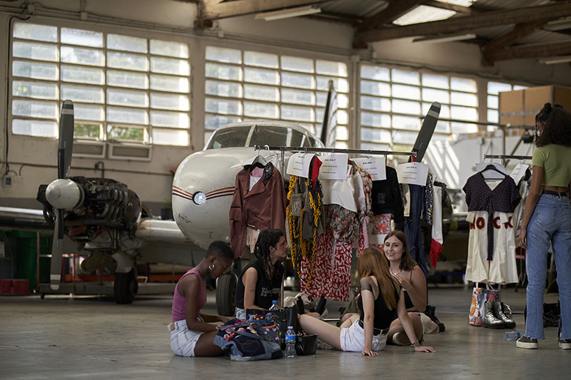 pasarela de moda estudiantes jóvenes diseñadores Escuela Superior de Diseño Barcelona aeropuerto Sabadell