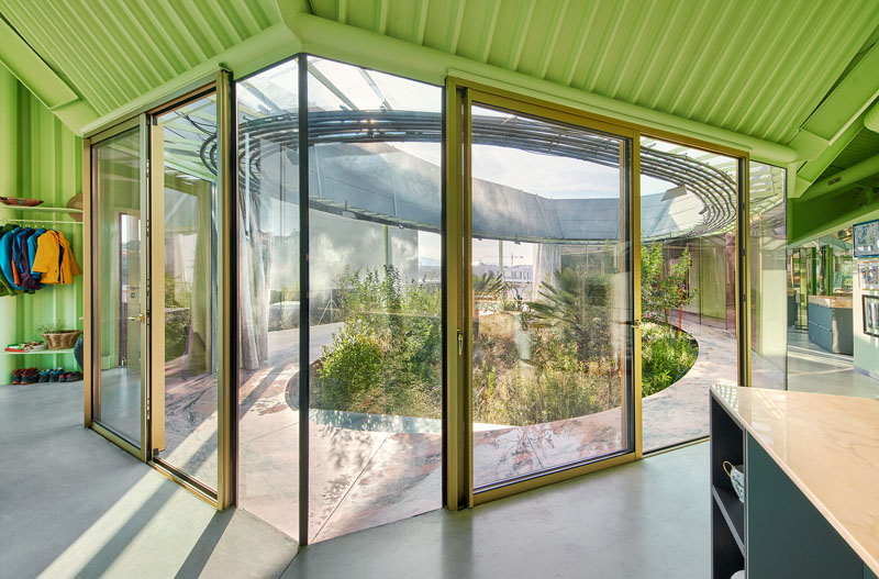 Rambla Climate-House de Andrés Jaque y Miguel Mesa del Castillo: ventanas que dan al patio circular