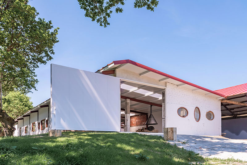 Becas Isaac Piñeiro: vista de la nave donde se imparte el taller