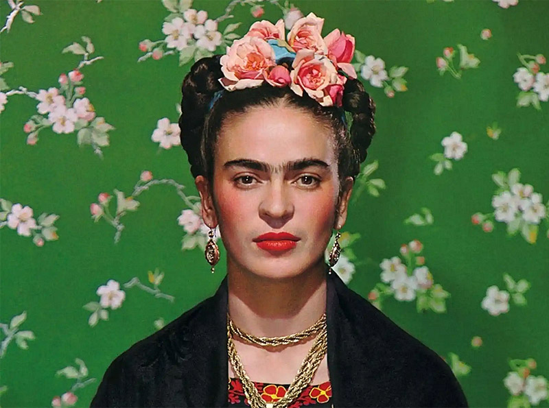 El museo de la moda de París, rinde tributo a Frida Kahlo
