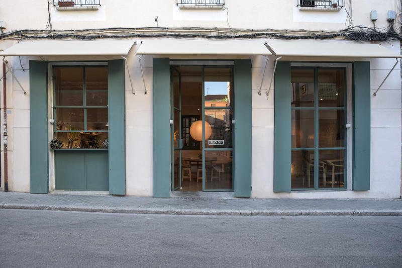 Café Urraca: un bar todoterreno en Puerta del Ángel