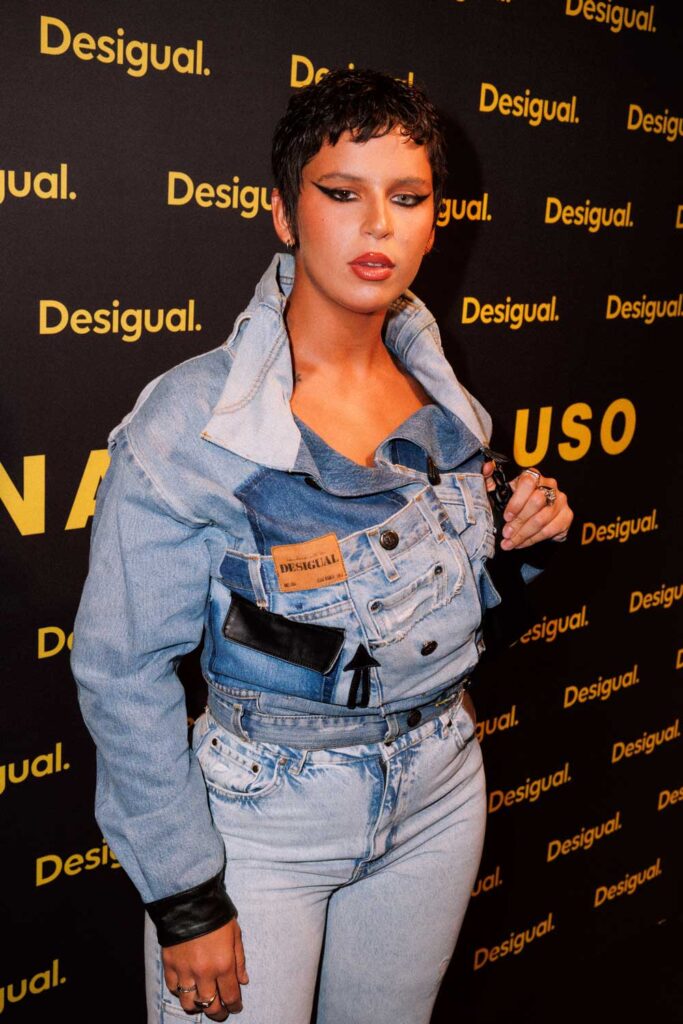 Nathy Peluso se desnuda en la plaza de Callao de Madrid para Desigual