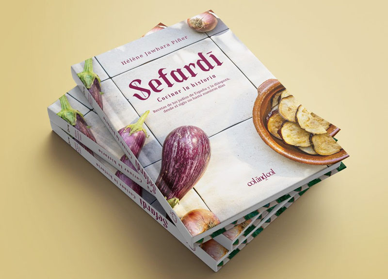 Sefardi, cocina judia: portada del libro de recetas sefardíes, varios libros apilados