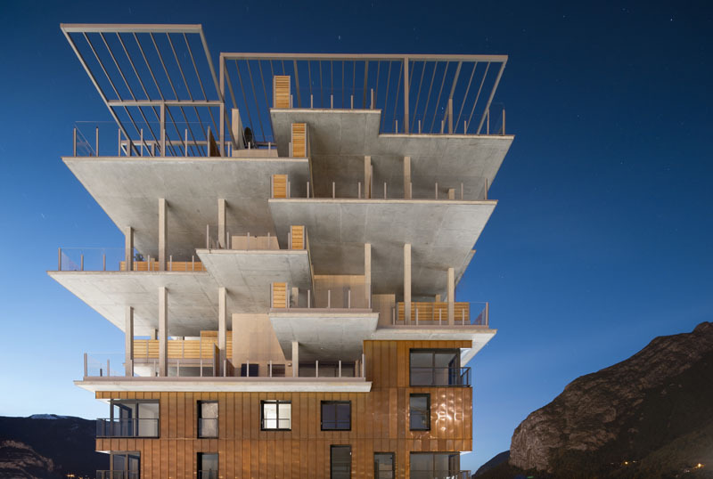 exposicion ico vivienda colectiva amaneceres domesticos: vista de un edificio con diferentes estructuras