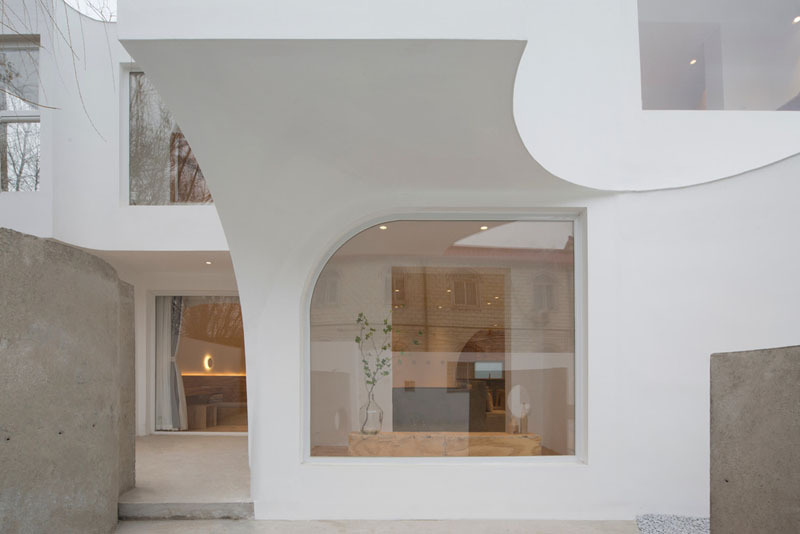 atelier dmore laboratorio durmiente arco: imagen de un edificio con ventanas de diferentes marcos