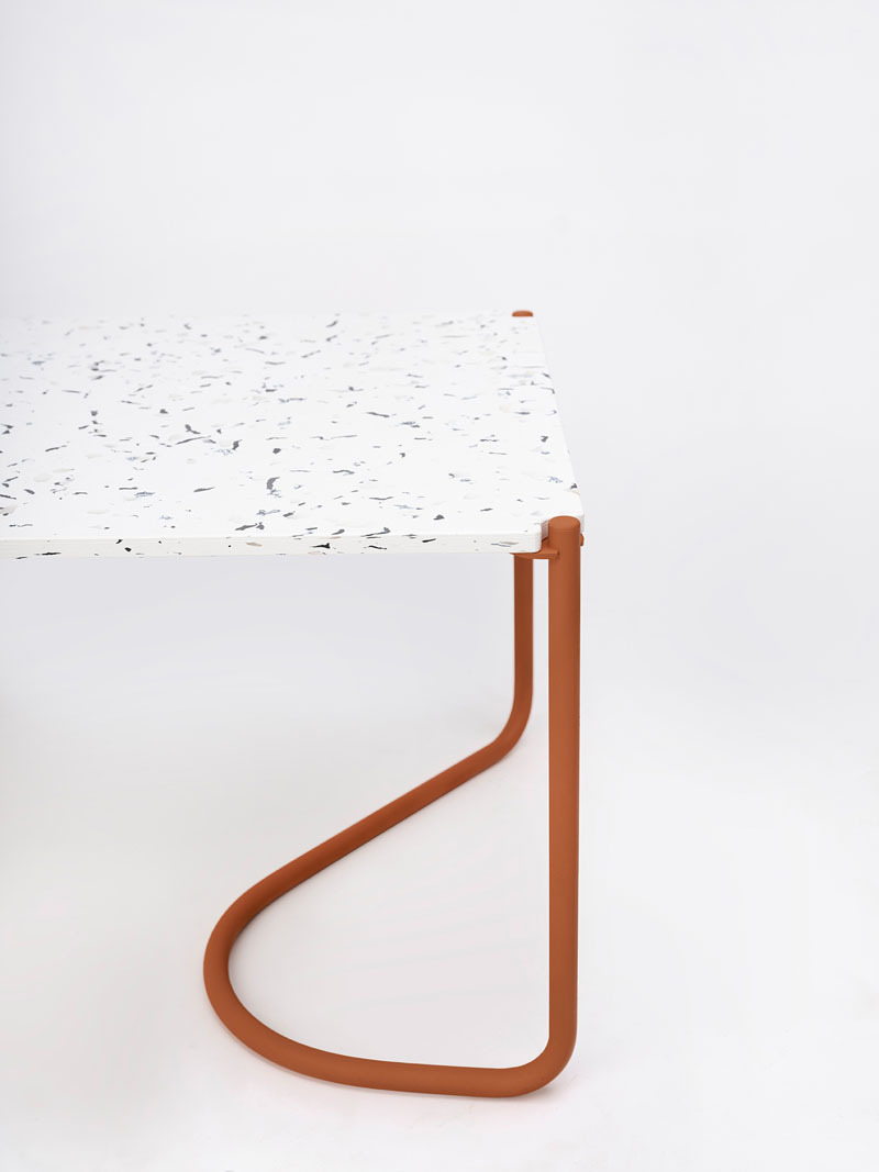 coleccion nuda ondarreta helena rohner: imagen de una mesa con tonos blancos y marrones