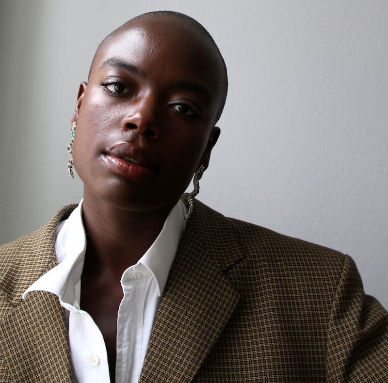 Entrevista a Sandra Mujinga. Los tejidos como segunda piel