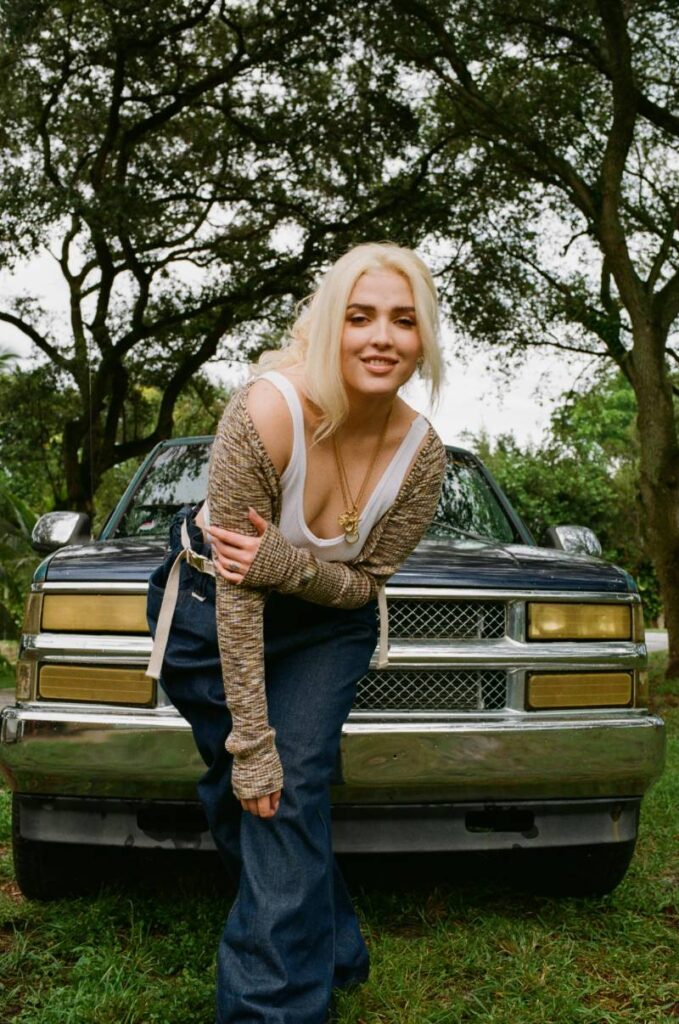 Elena Rose es la compositora de las estrellas del pop