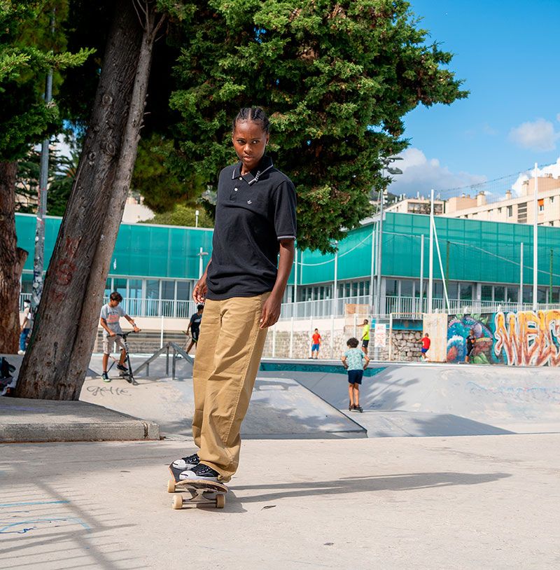 Izaïdy Cabral la skater que patina con los khaki de Dockers