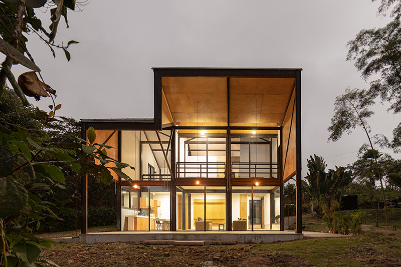 Casa Ilona, una cabaña en la selva de Ecuador de Habitarq