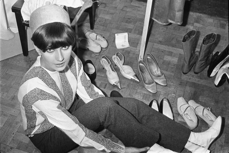 Madrid Moda a pie de calle_Joana Biarnes: Joana Biarnés con su Hasselblad. Década de los 70.