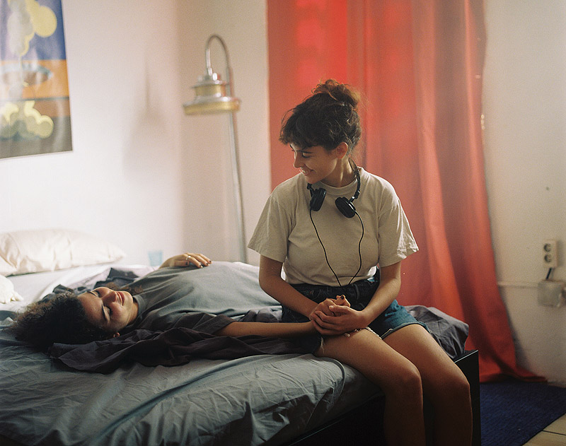 Selftape - retrato de Joana y Mireia Vilapuig en la cama