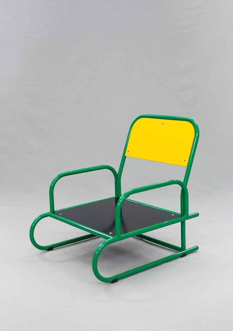 Fun Furniture For Friends: una silla verde y amarilla tublular