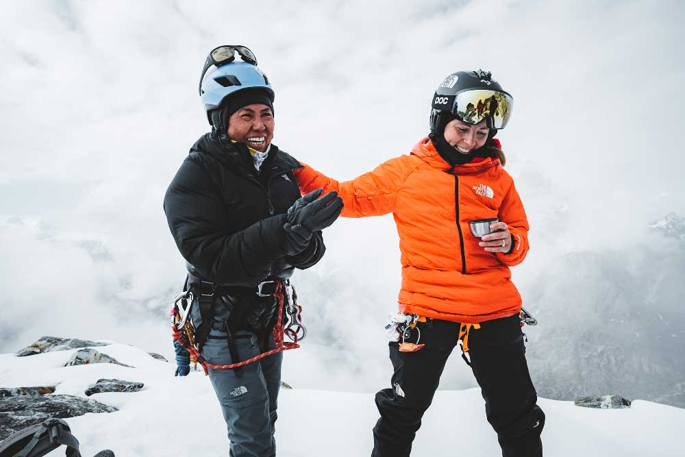 Mujeres en la Montaña: snowboarders y alpinistas con TNF