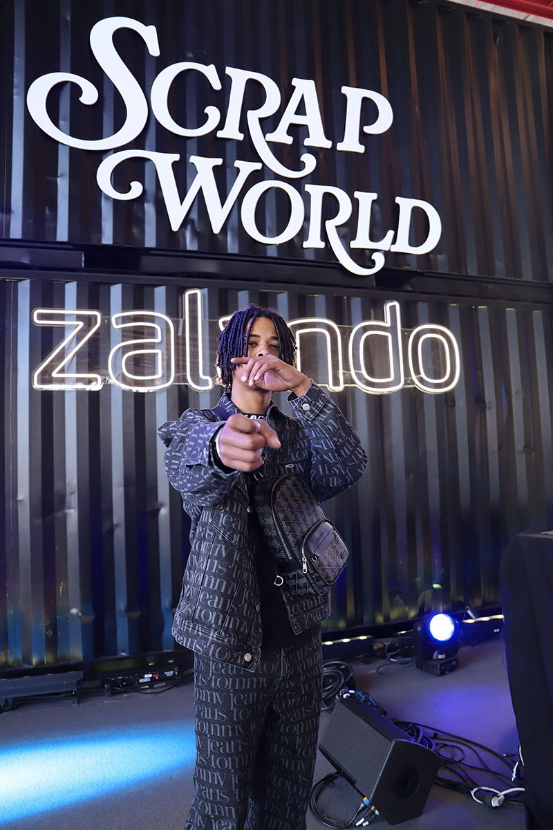 Nickzzy con sus lookazos de Zalando en Scrapworld