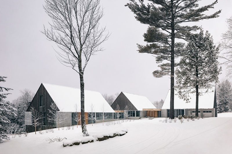 Three Summits casas diseñadas por el estudio Nos. Vista de las tres casas