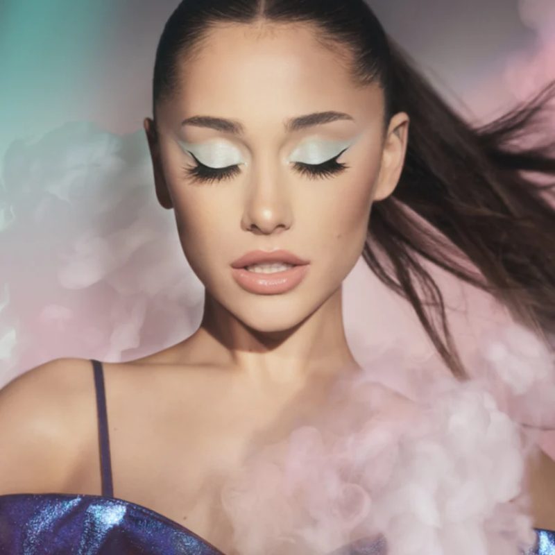 Ariana Grande deja la música por cosméticos dosmileros