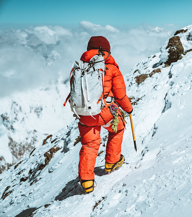 The North Face presenta un traje de alpinismo para mujeres