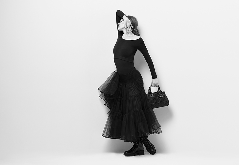 El baile de Sharon Eyal con el bolso Lady 95.22 de Dior