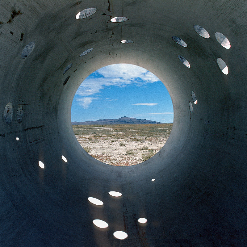 Nancy Holt - MACBA - foto de tubos en el desierto