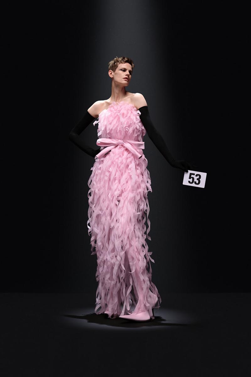 Demna mezcla tradición y subversión para Balenciaga Couture