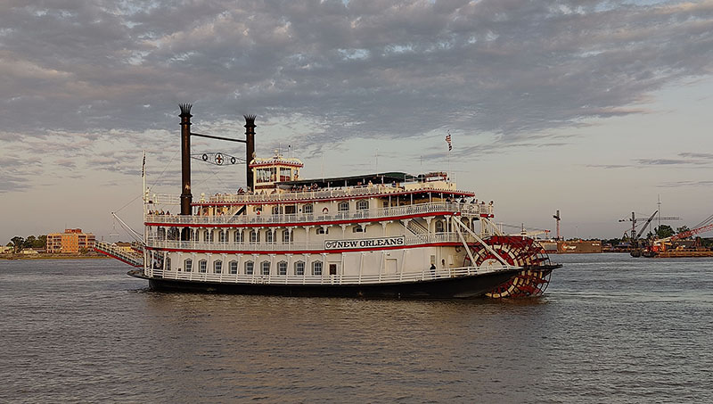 Ruta gastronómica restaurantes en Tennessee y Luisiana: uno de los barcos a vapor de New Orleans