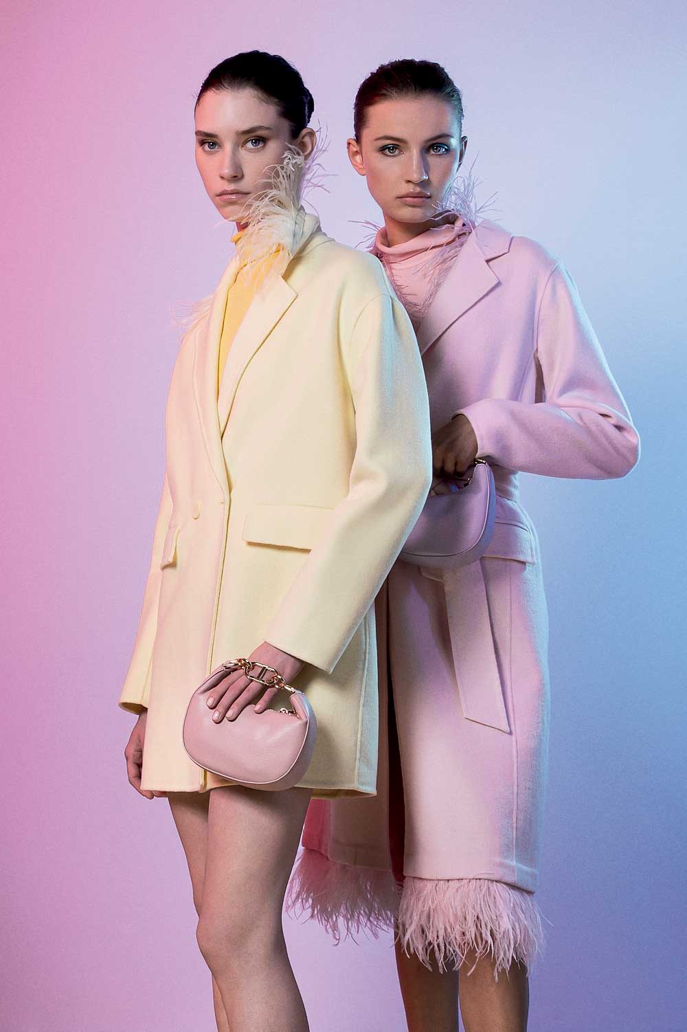 Tendencia de moda femenina del futuro atemporal por TwinSet