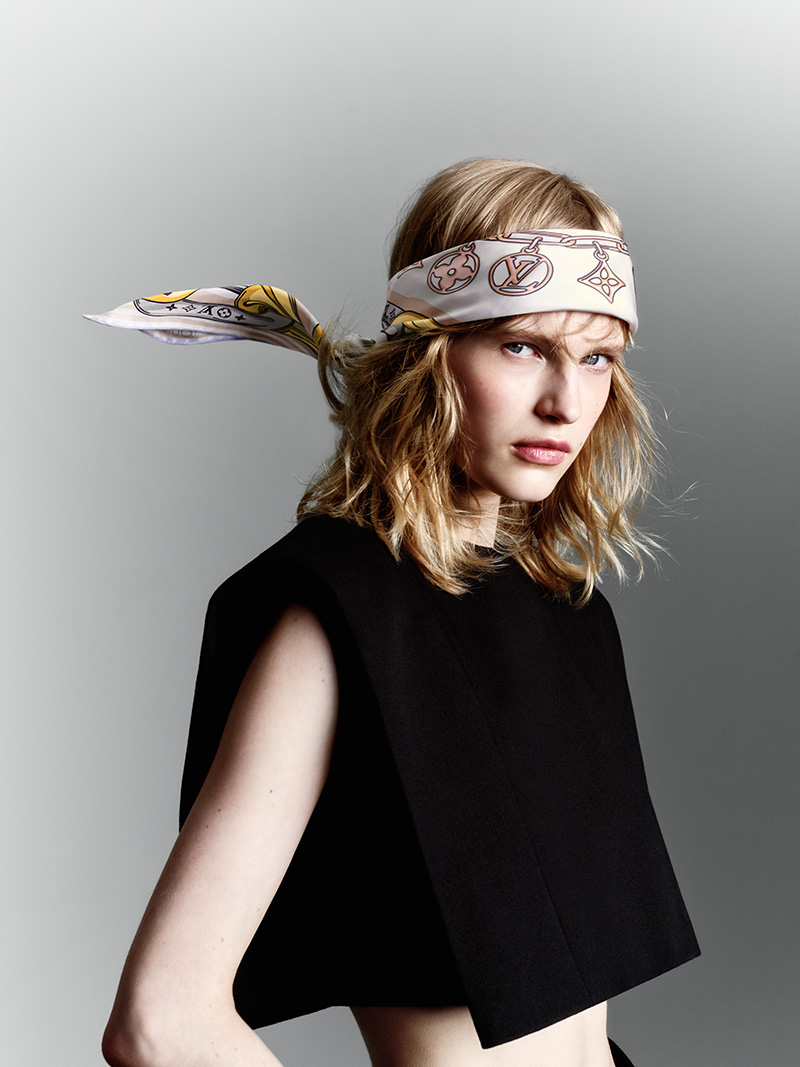 Louis Vuitton y sus icónicos pañuelos de seda para verano