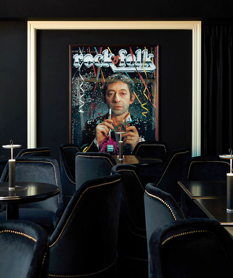 Maison Gainsbourg - cafetería con el retrato de Serge Gainsbourg