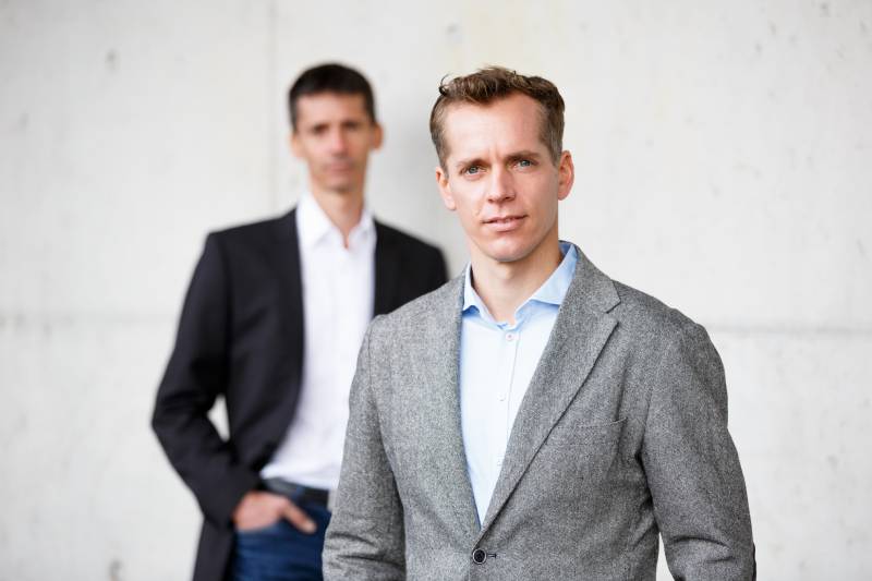 Nuki: Fotografía de Martin Pansy, CEO de la empresa Nuki junto a su hermano, también cofundador, Jurguen Pansy.