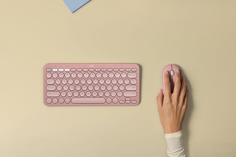 Nuevos productos Logitech: el teclado K380S y el ratón Pebble 2 en rosa.