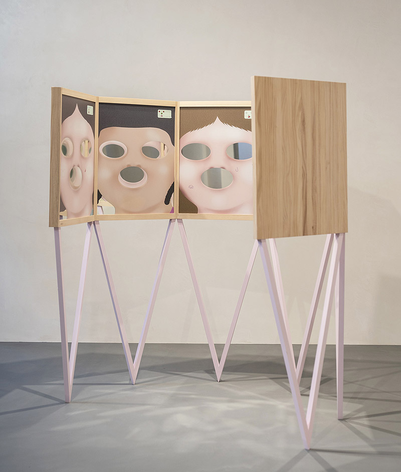 Grip Face y Miju Lee - vista de la galería con exposicón de pinturas