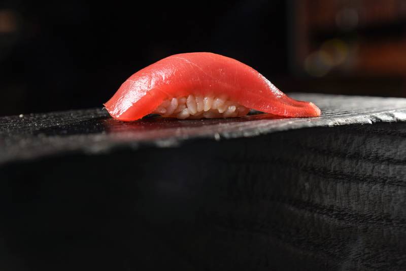 Restaurante Omakase: nigiri de lomo magro de atún rojo
