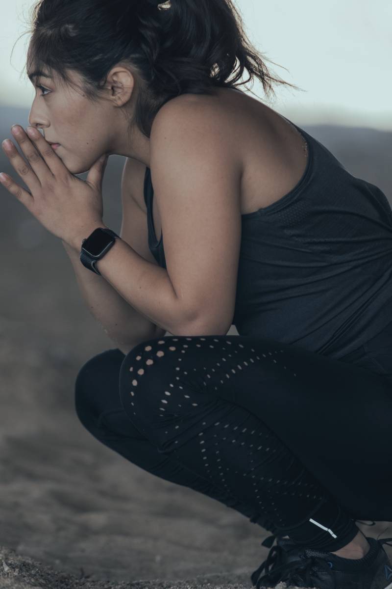 Apple Watch Series 9: una mujer con un smartwatch.
