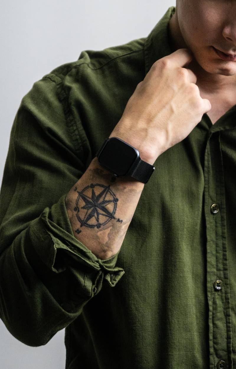 Apple Watch Series 9: un hombre con un smartwatch.